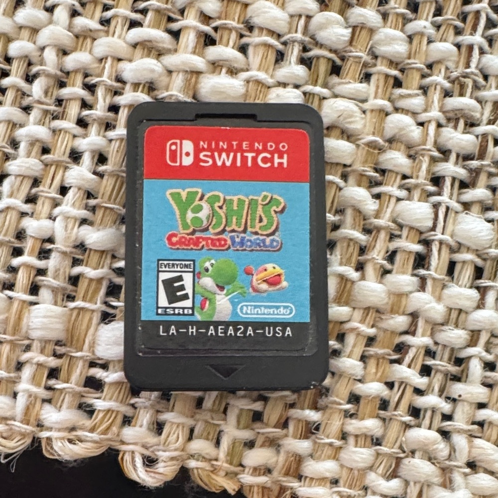 Nintendo Switch Yoshi's Crafted World